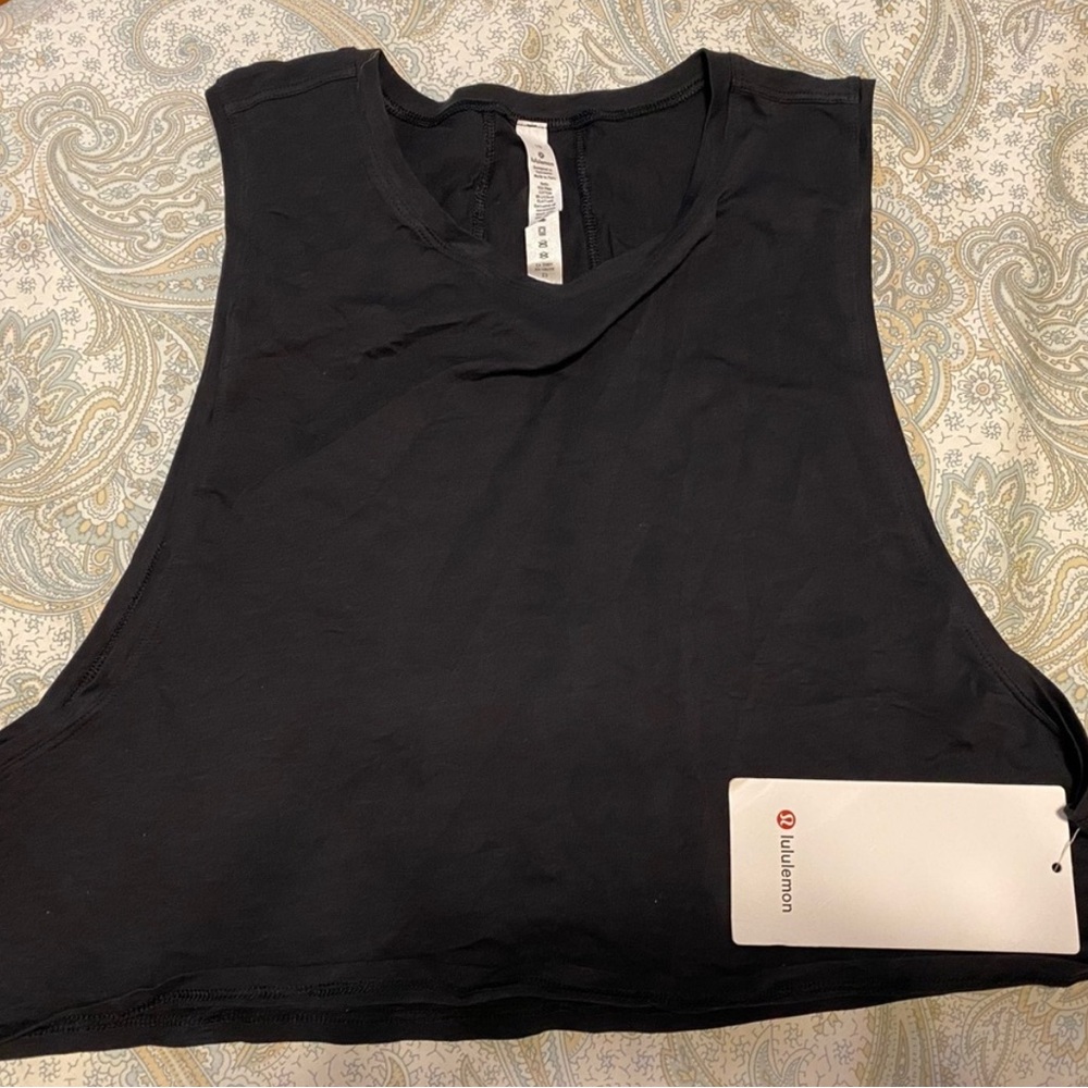 NWT lululemon crop muscle tank